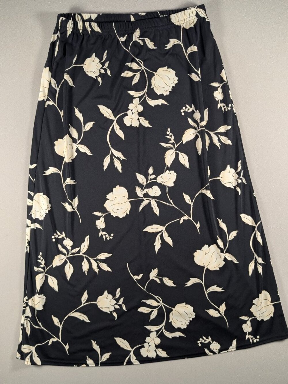 Women's Kathie Lee Black Patterned Skirt Size 14